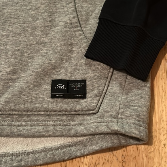 Oakley hoodie - Picture 4 of 9